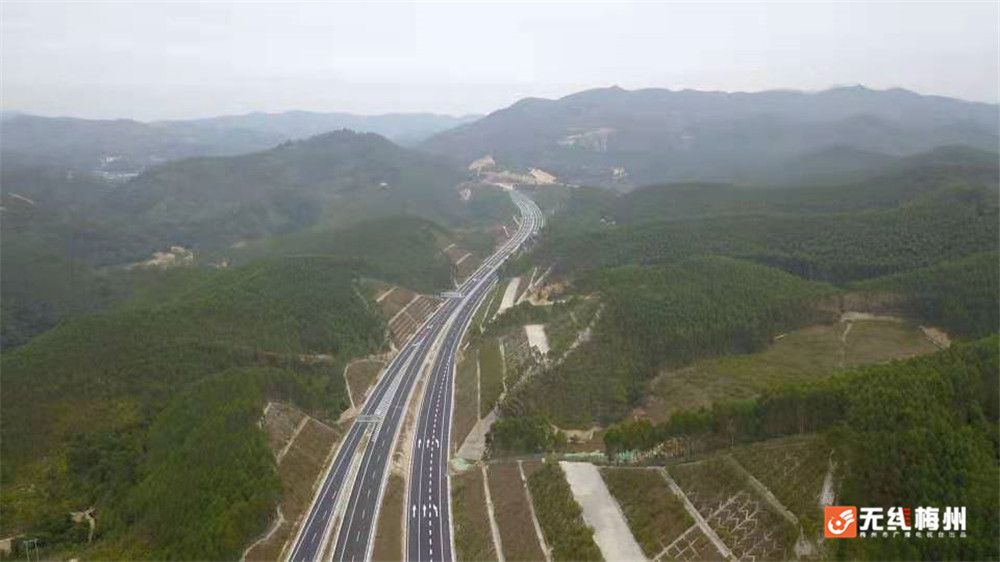 和潮州港的南北向高速通道,以及梅州通往海峡两岸经济区和厦漳泉地