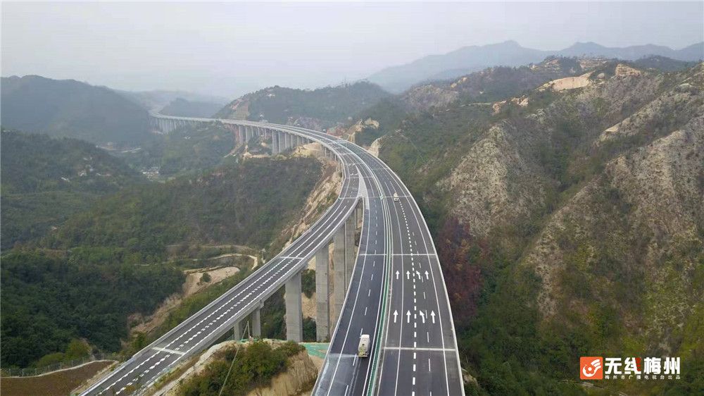 和潮州港的南北向高速通道,以及梅州通往海峡两岸经济区和厦漳泉地